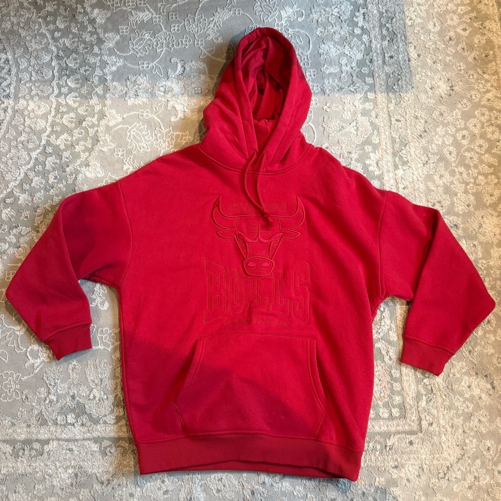 NWT NBA Chicago Bulls Hoodie with Embroidered Logo Size XS